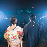 レーザー演出で入場