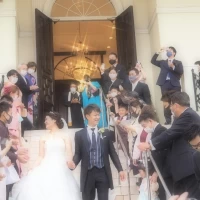 大階段でのフラワーシャワー