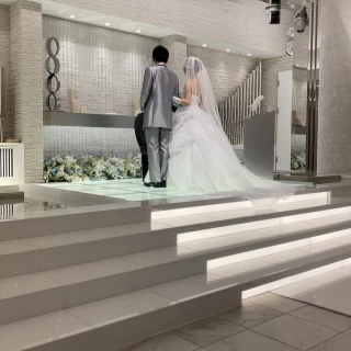 奥には水が流れていて綺麗でした