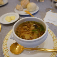 きのこの茶碗蒸しのようなスープで、とても美味しくいただきまし