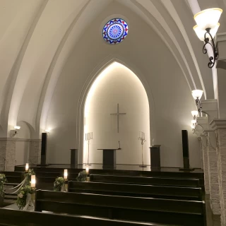 チャペルではないけど天井高い