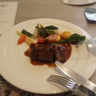 メインのお肉料理。お野菜がたっぷり。