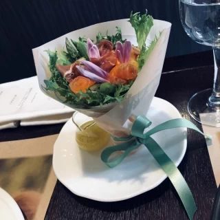 オシャレなブーケサラダでした。
