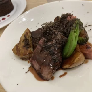 国産牛のヘレステーキでした。