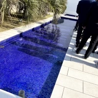 チャペルからおりた場所
鐘の両側には水辺が