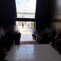 チャペルを出た階段
こちらでフラワーシャワー
