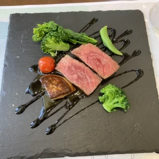 牛肉・フォアグラ・季節の野菜