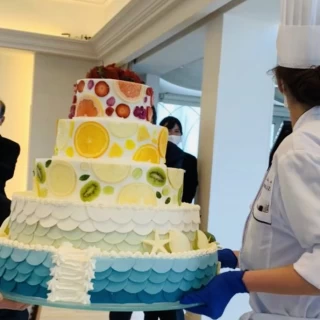 パティシエさんがデッサンして理想のケーキを形にしてくれます。