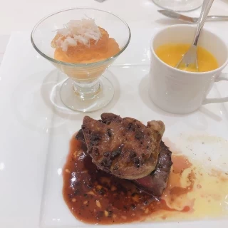 お肉はもちろん、ムースやスープもとても美味しかったです