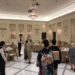 披露宴