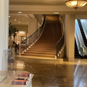 大階段があり前撮り可能|583839さんのオークラ千葉ホテルの写真(1217543)