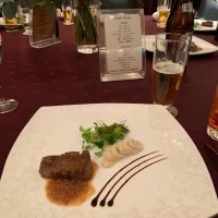 お肉のソースをコースのソースから変更、お肉の種類も変更