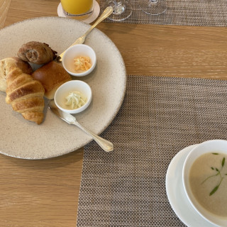 パンとゴボウスープ美味しかったです。