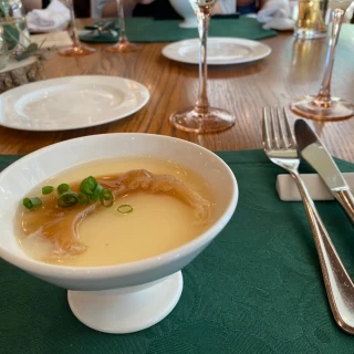 こんな大きいフカヒレなかなか食べられない