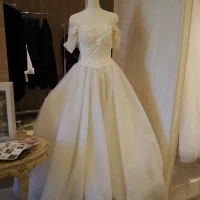 ウエディングドレスです