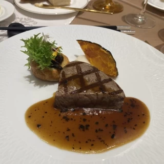 メインのお肉料理