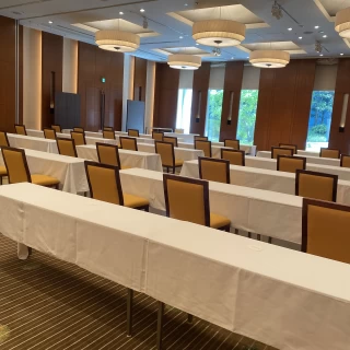 会場の後ろから