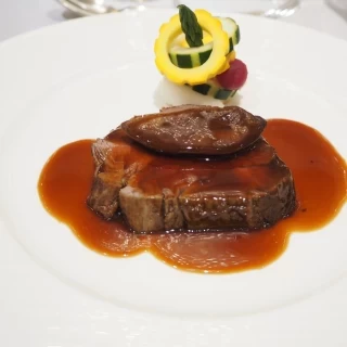 メインの肉料理