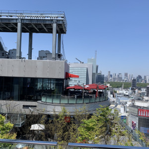 会場からの景色と待合室に使えるバー|584269さんのCÉ LA VI TOKYO（セラヴィ東京）の写真(1189782)