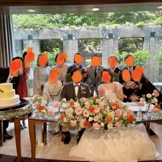 2人の席の後ろには写真映えのするお庭がありました。、