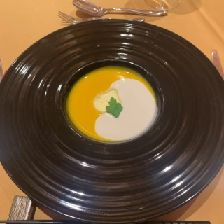 よく分からない、普通のスープです。