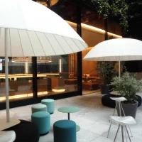 ホテル内にある屋外テラス