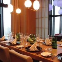 ホテル最上階の控え室