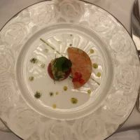 絹姫サーモンのマリネとパーズニップのムース