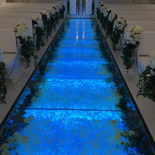 チャペルのライトダウンの様子