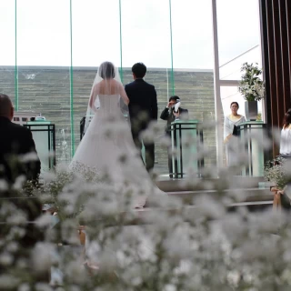 チャペルを生花に。かすみ草が素敵でした
