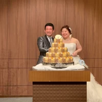 ケーキ入刀の瞬間。
