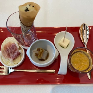 ウェルカムパーティーで出るお料理の一例を試食