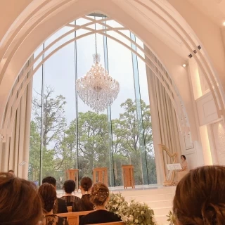 夕方の式でしたがとても明るいです。