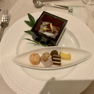 前菜。珍しいものが多くワクワクしました。