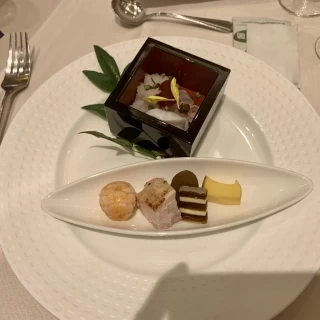 前菜。珍しいものが多くワクワクしました。