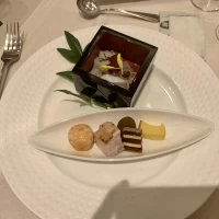 前菜。珍しいものが多くワクワクしました。