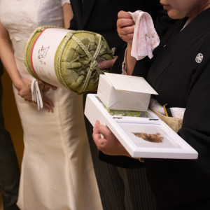 会食の結びに、両親への記念品贈呈|585091さんの牛嶋神社の写真(1411363)