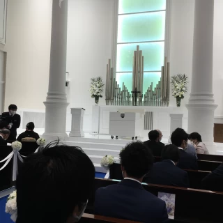 白基調のチャペル