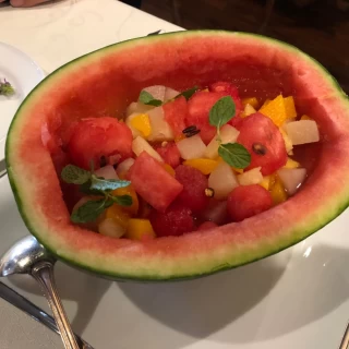 ウェディングケーキの代わりのフルーツポンチ
