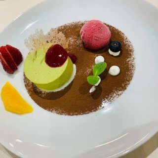 ウエディングケーキの他にこちらのデザートもありました。