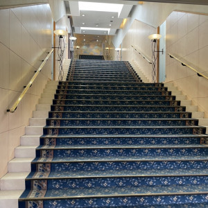 披露宴会場まで長い階段がありました。もちろんエレベーターあり|585367さんのマリエール太田の写真(1836891)