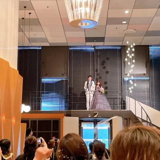 披露宴会場後方の階段