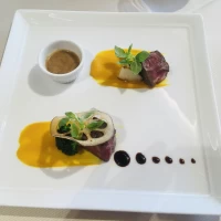 お肉料理、和風と洋風どちらにするかをゲストが選べます。