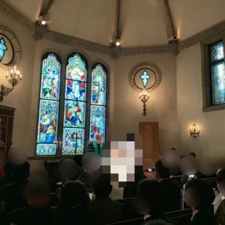 ステンドグラスのある挙式会場