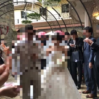 フラワーシャワーのできる挙式会場前のスペース