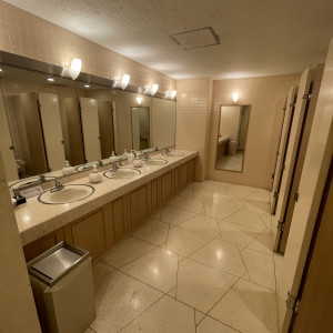4階トイレ。数も多く、並ぶことは無さそう。|585690さんのホテルオークラ新潟の写真(1201987)