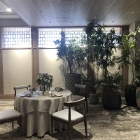 自然光が入る会場ですのでかなり明るく感じます。