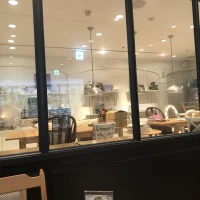 専属のスタッフと共にDIYしたいアイテムの手作りが可能です。