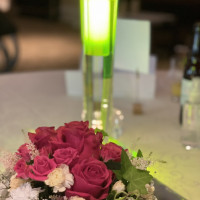 装花とテーブルの光るルミカ