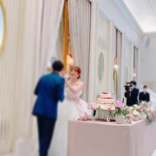 披露宴会場の新郎新婦席